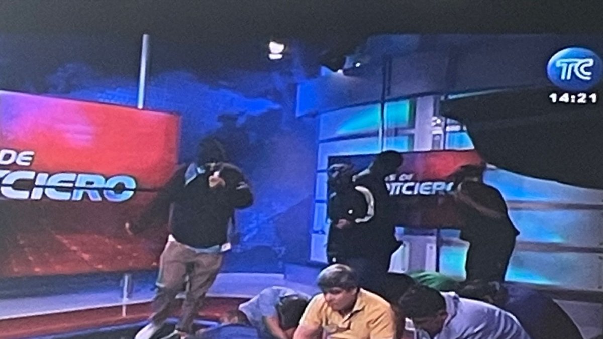 Durante la toma de TC, los individuos hicieron una señal conocida como ‘la W’, en alusión a su líder Wilmer Geovanny Chavarría Barre, alias Pipo.