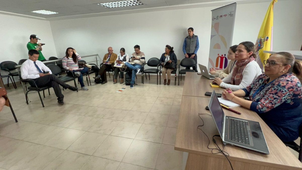 Explicación. Representantes de Fiets, activistas y funcionarios asistieron a la socialización del proyecto en la Judicatura de Cotopaxi.