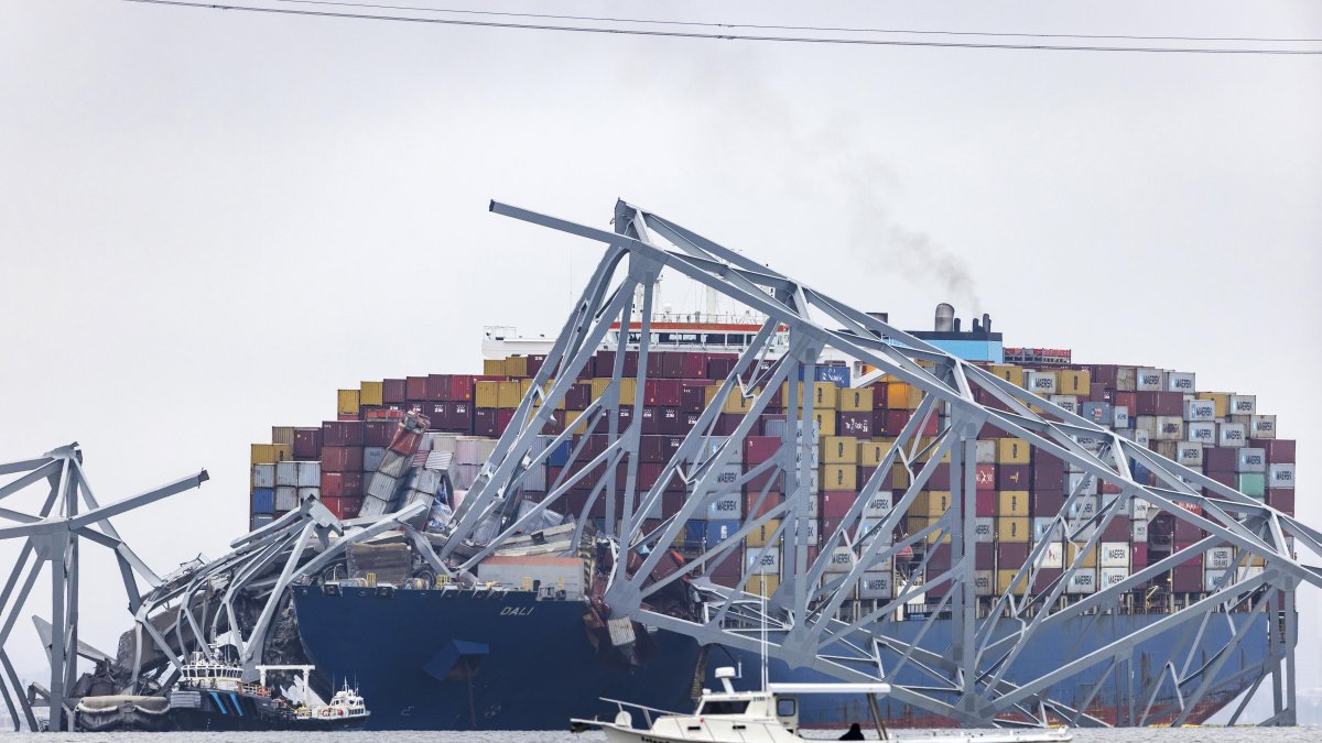 Buzos de rescate continuaron este miércoles 27 de marzo de 2024 la búsqueda en el río Patapsco de los cuerpos de las seis personas desaparecidas, mientras se investigan las causas de lo sucedido.