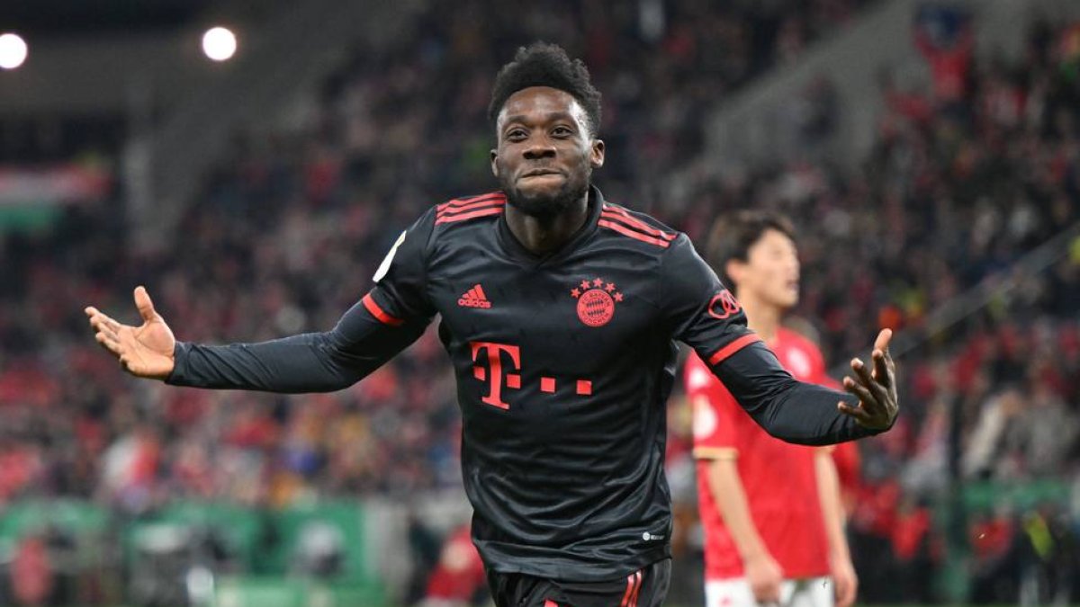 Davies, lateral diestro del Bayern Múnich.