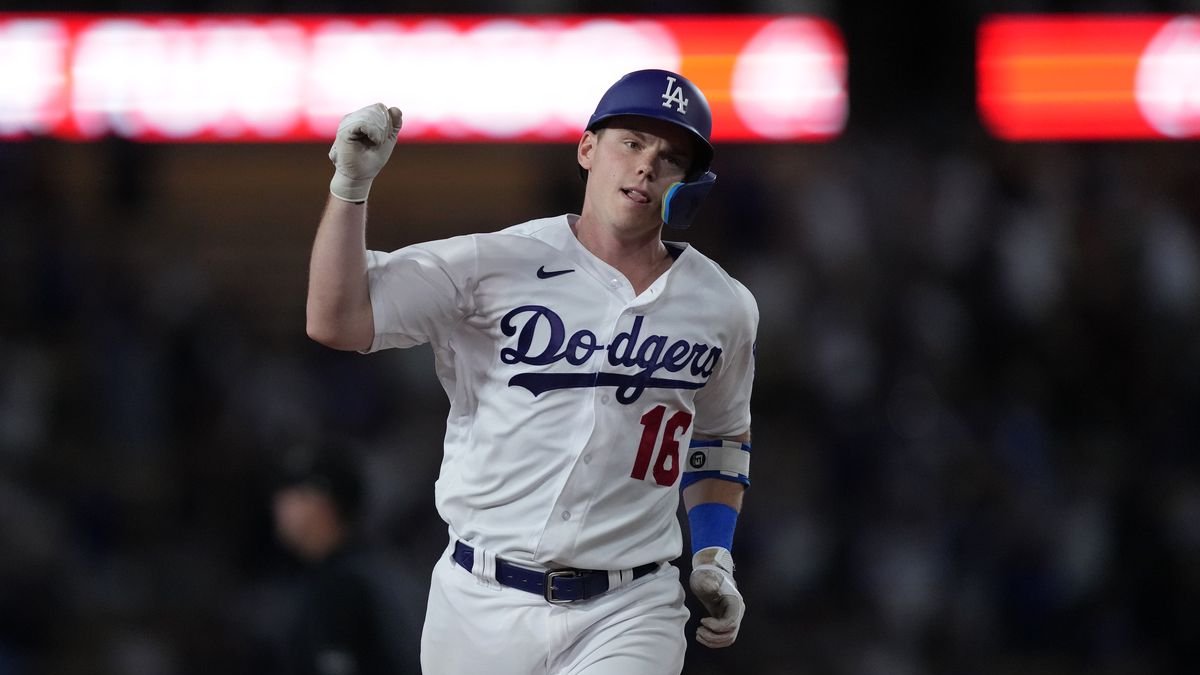 Como lanzador y bateador, Smith es destacado en los Dodgers.