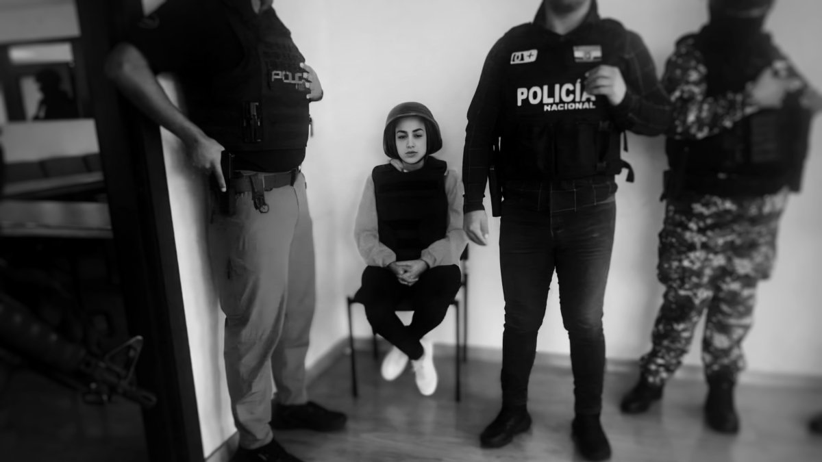 Mayra Salazar antes de su testimonio.