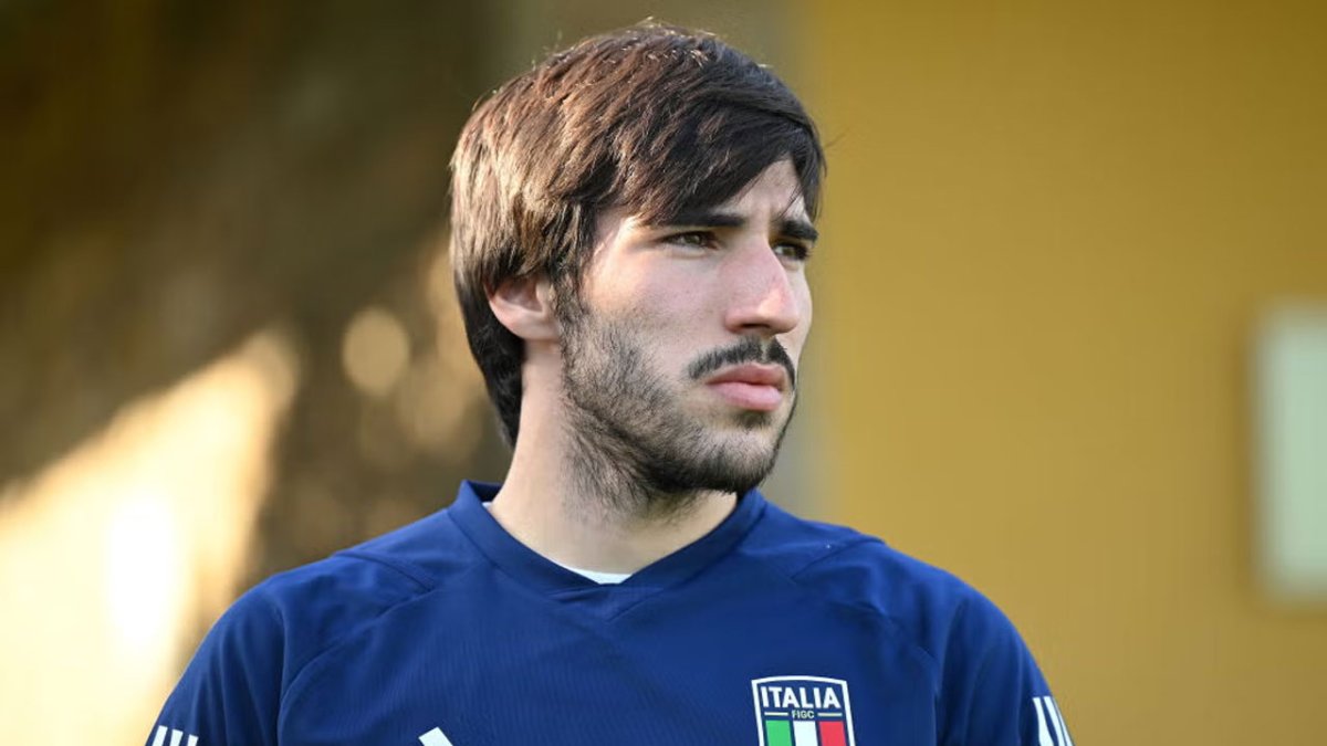 El jugador de la selección de Italia, Sandro Tonali tendrá que presentarse y responder ante la Federación Inglesa