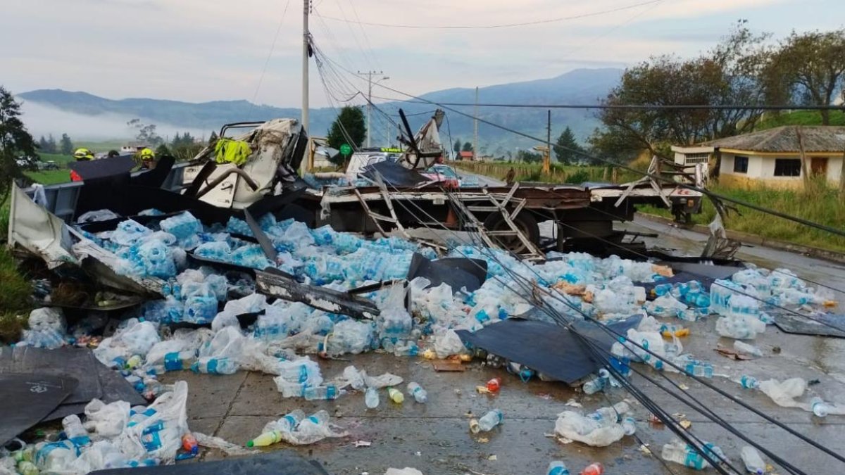 Una persona falleció a consecuencia del volcamiento.