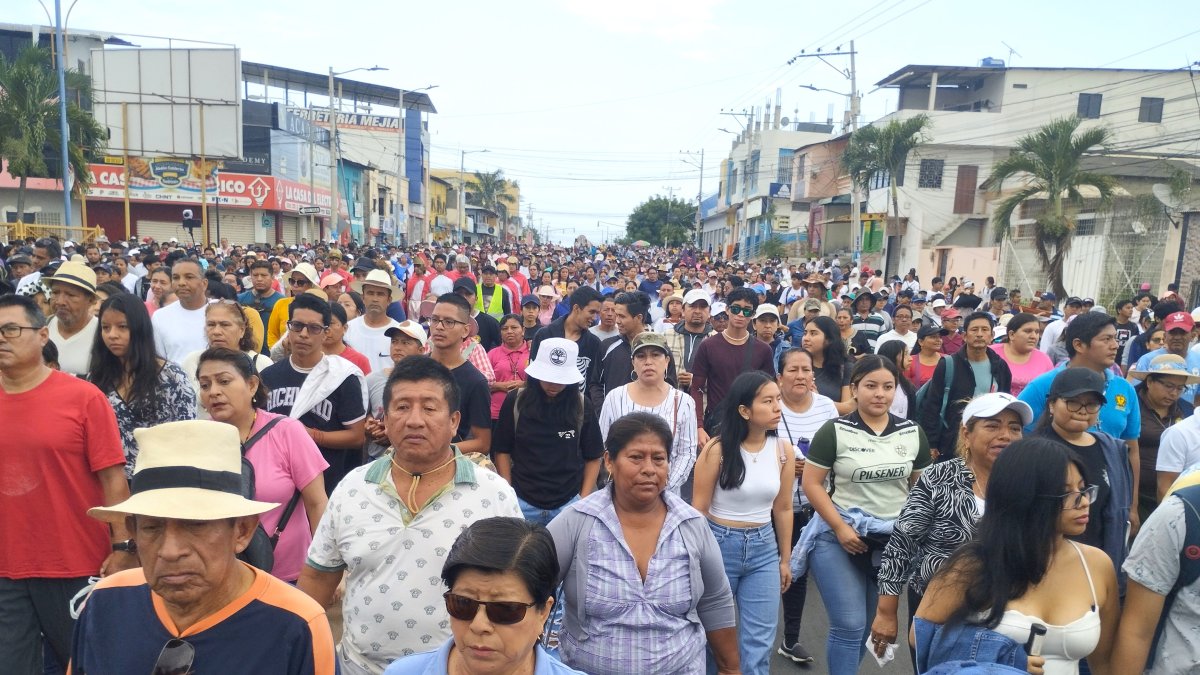 Miles de personas participaron de la caminata de fe