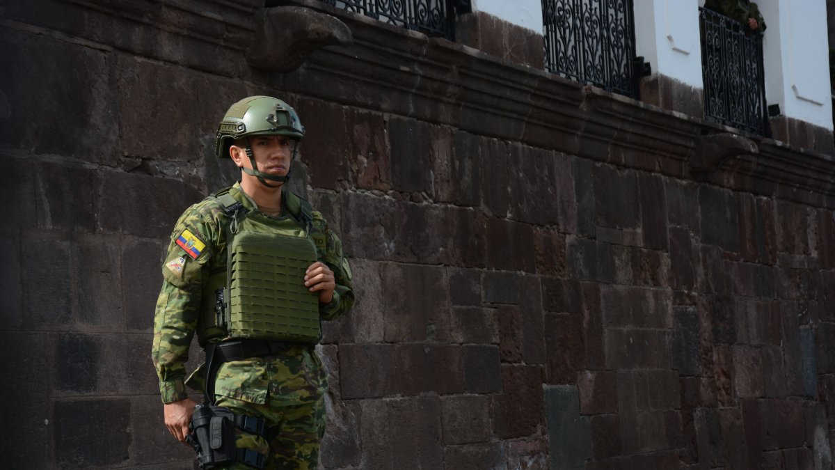 Quito es una de las ciudades donde rige el toque de queda.