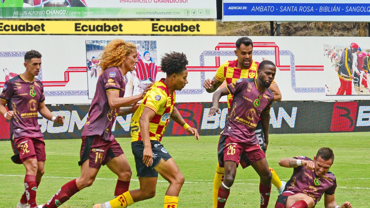 Aucas en un partido ante Mushuc Runa en Echaleche.