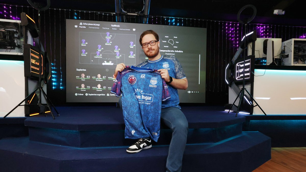 Sebastián Esparza es el gamer que colabora con el con el cuerpo técnico de Emelec
