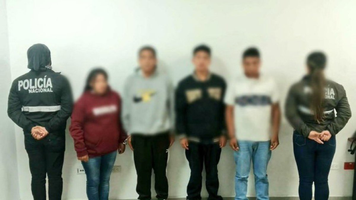 Tres hombres y una mujer fueron detenidos por la Policía.