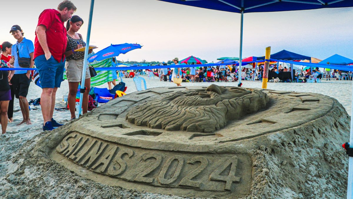 Las esculturas de arena fueron uno de los atractivos admirados por lis turistas.