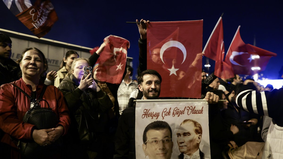 Los partidarios del actual alcalde de Estambul y del principal candidato a alcalde del Partido Popular Republicano (CHP).
