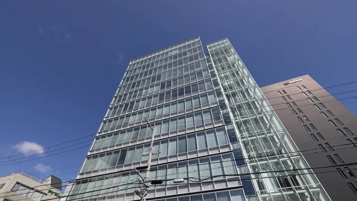 Empresa.- El edificio que alberga la sede de Kobayashi Pharmaceutical en Osaka.