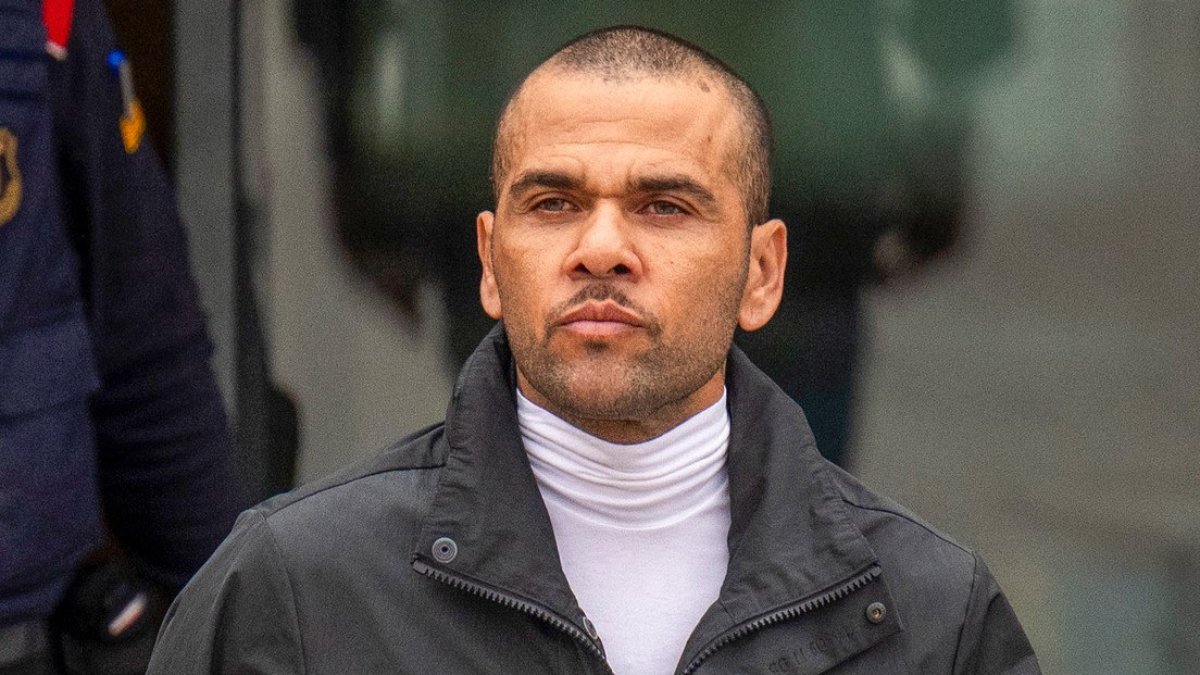 Dani Alves salió de prisión y ya se ha presentado a declarar a la Audiencia como parte de las condiciones