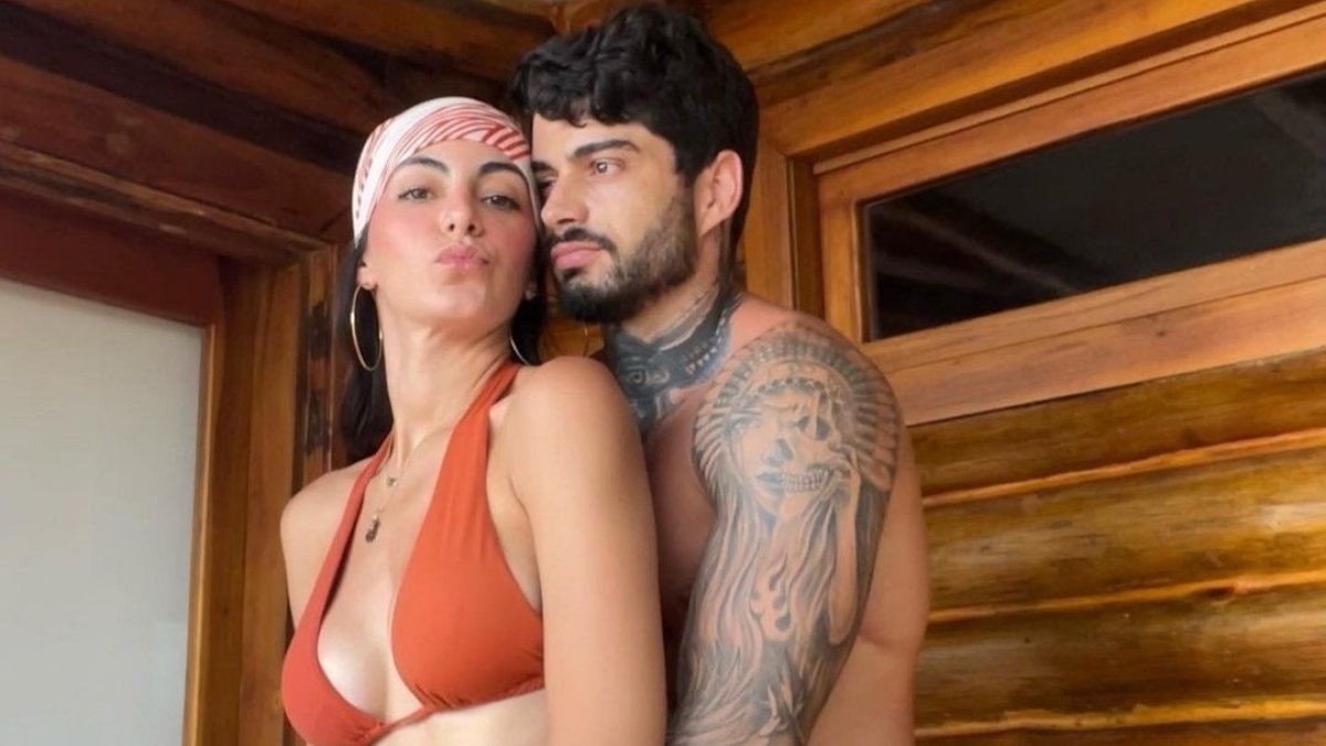 Virginia con el modelo brasileño.