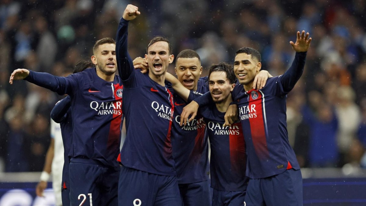 Los jugadores del PSG festejan el primer gol del partido ante el Marsella