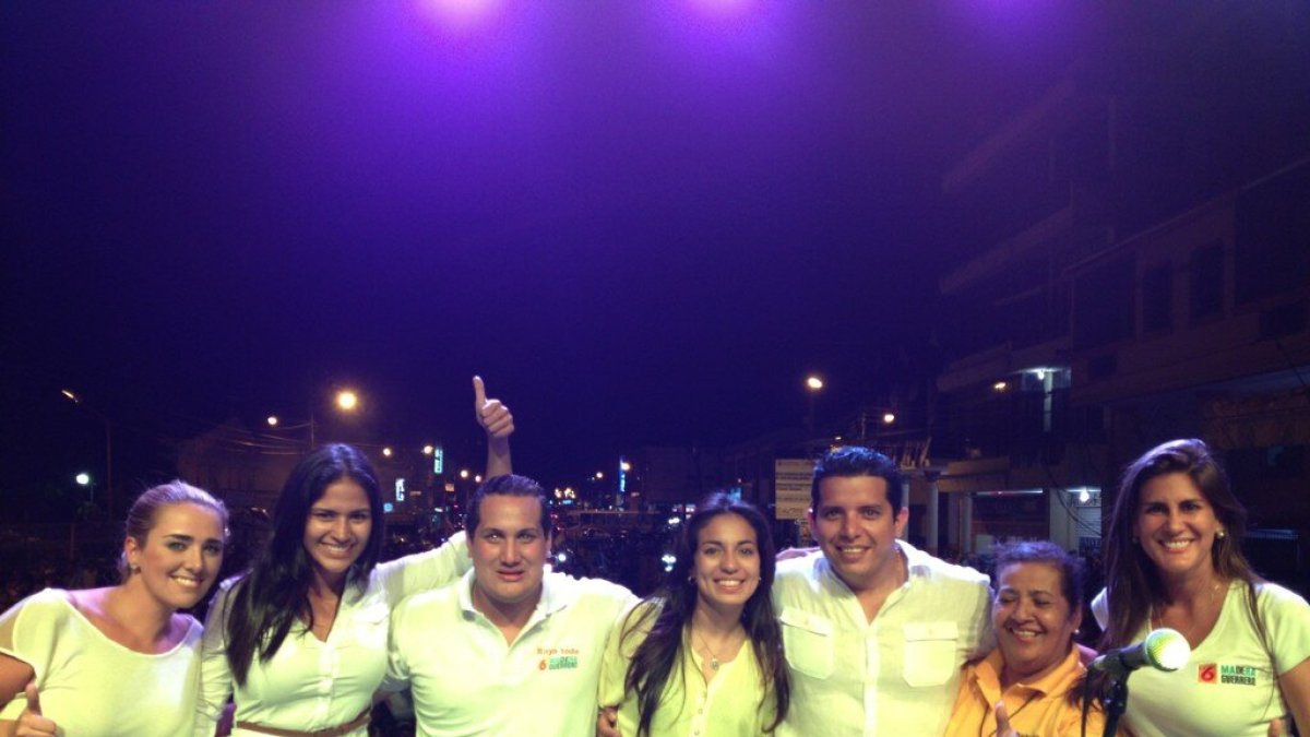 Pablo Andrés Muentes Alvarado (camiseta polo) fue candidato para la Asamblea de 2013, por el distrito 3. 