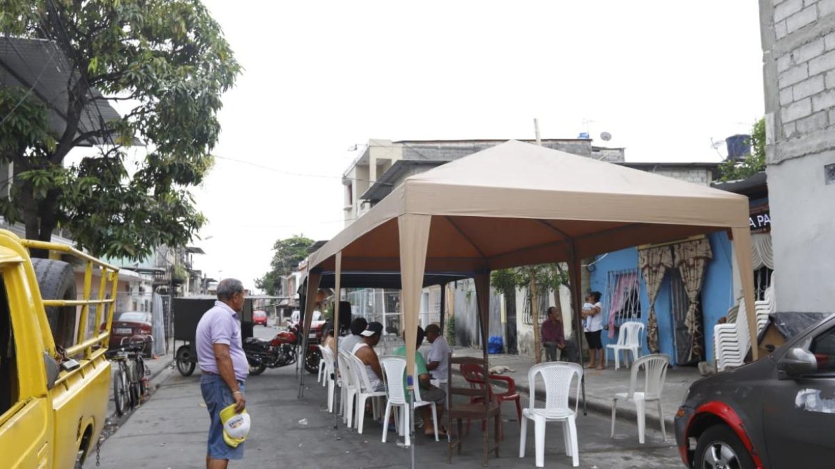 Se realiza el velorio de las víctimas de la masacre en el Guasmo sur.