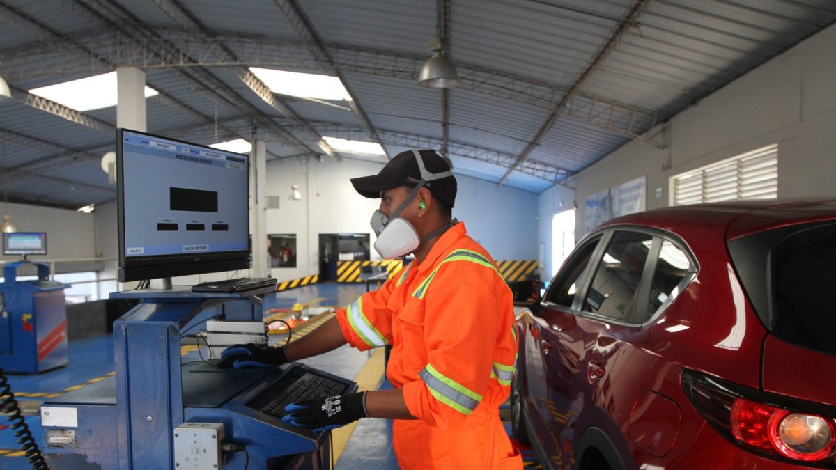 La revisión técnica vehicular garantiza que el vehículo esté en optimas condiciones