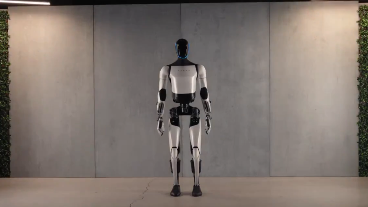 A finales de 2023, Tesla presentó a “Optimus Gen 2”, una mejora del primer prototipo.