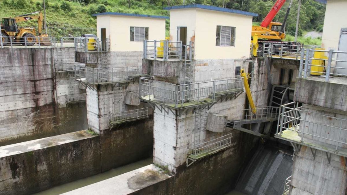 El proyecto hidroeléctrico está ubicado entre Pichincha, Santo Domingo y Cotopaxi.