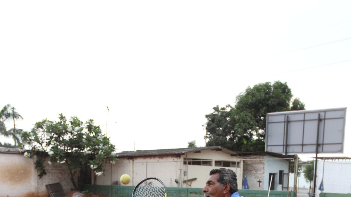El extenista guayaquileño tras su retiro se dedicó a enseñar a nuevas generaciones.Su amor fue el tenis.