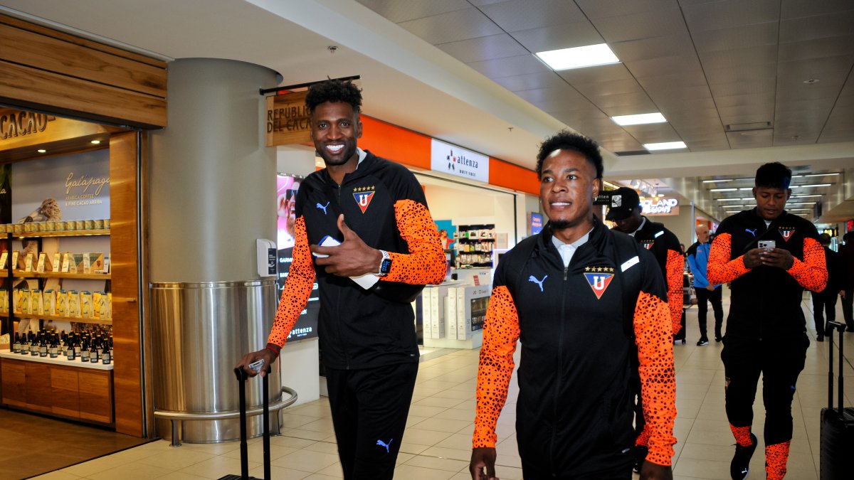 Los albos viajaron la tarde del lunes 1 de abril hacia Perú donde enfrentarán a Universitario.