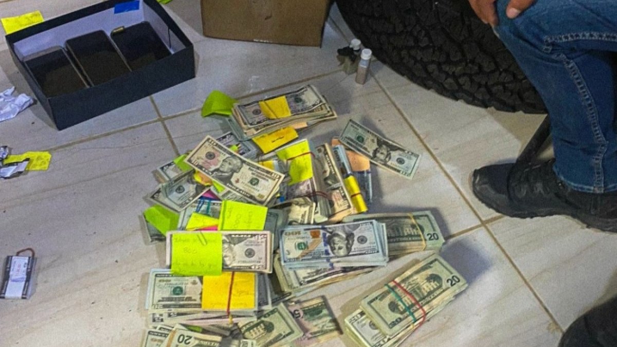 Dinero incautado en operativo.