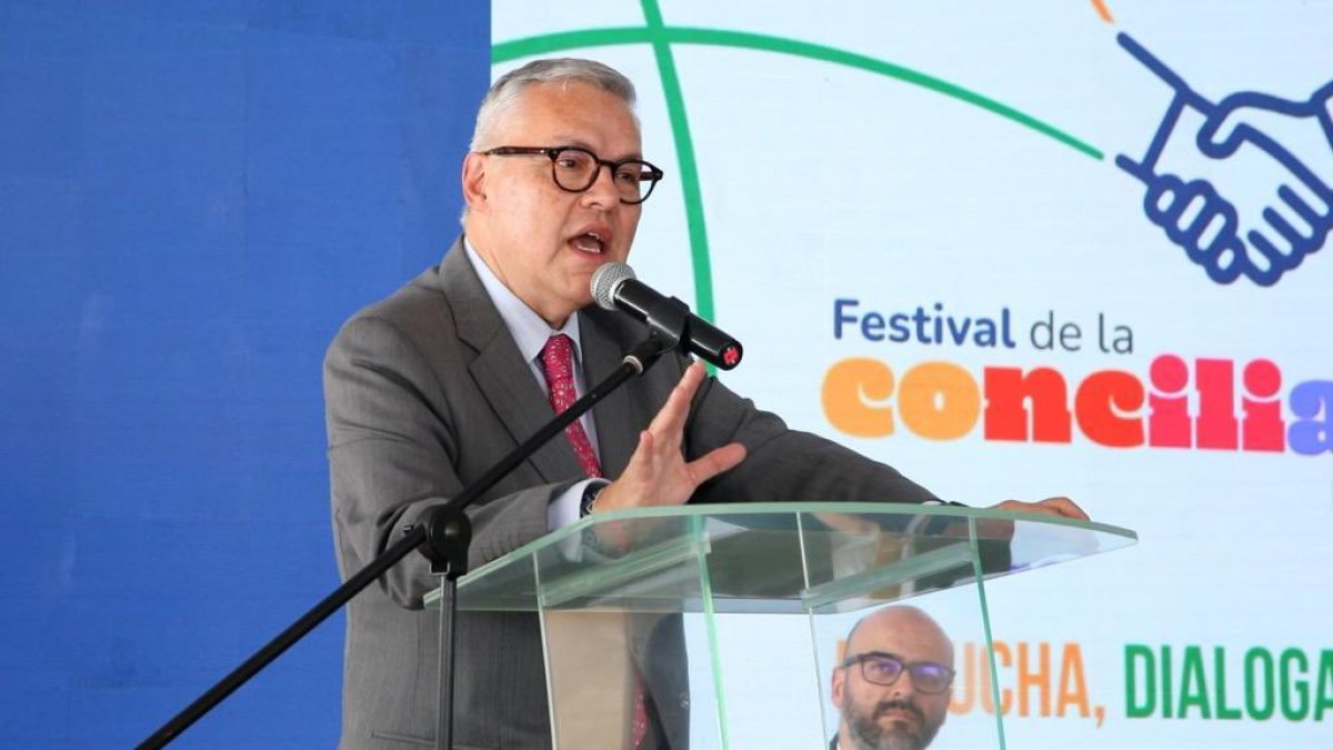 El ministro de Justicia de Colombia, Néstor Osuna, habló del proceso con el que se iniciará la repatriación de presos colombianos desde Ecuador.