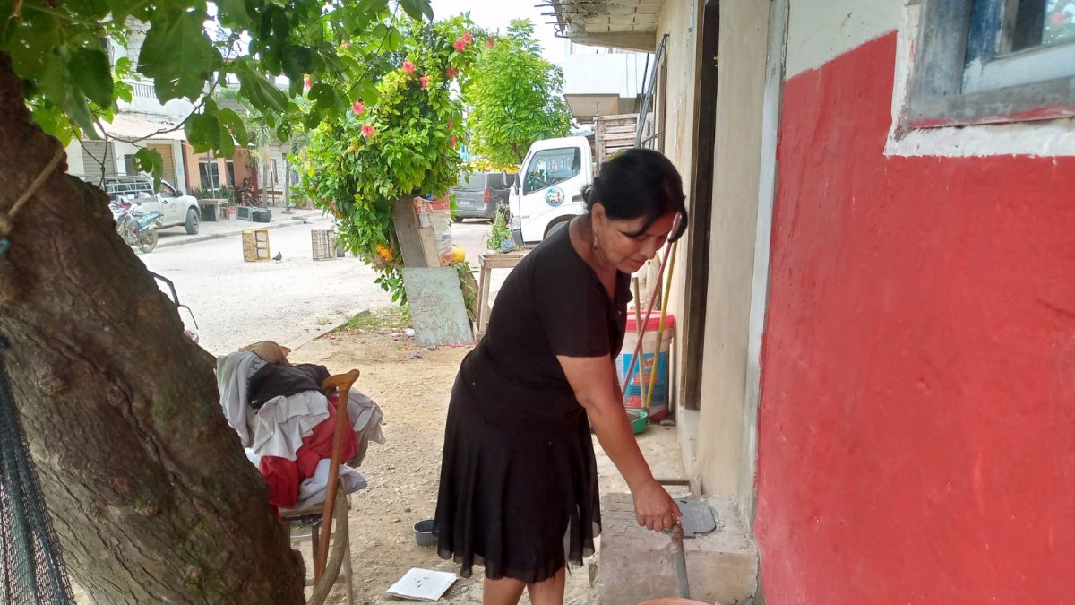 Los habitantes de las cinco localidades han empezado a abastecerse de agua.