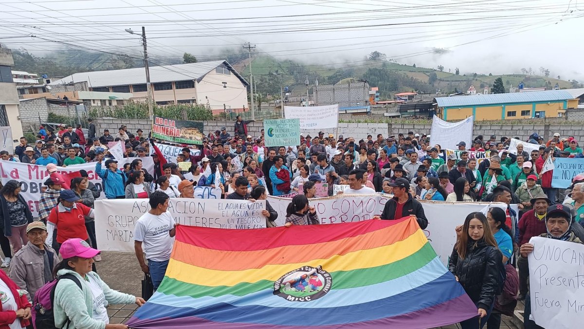 Ciudadanos realizaron un plantón en el Complejo Judicial de Sigchos