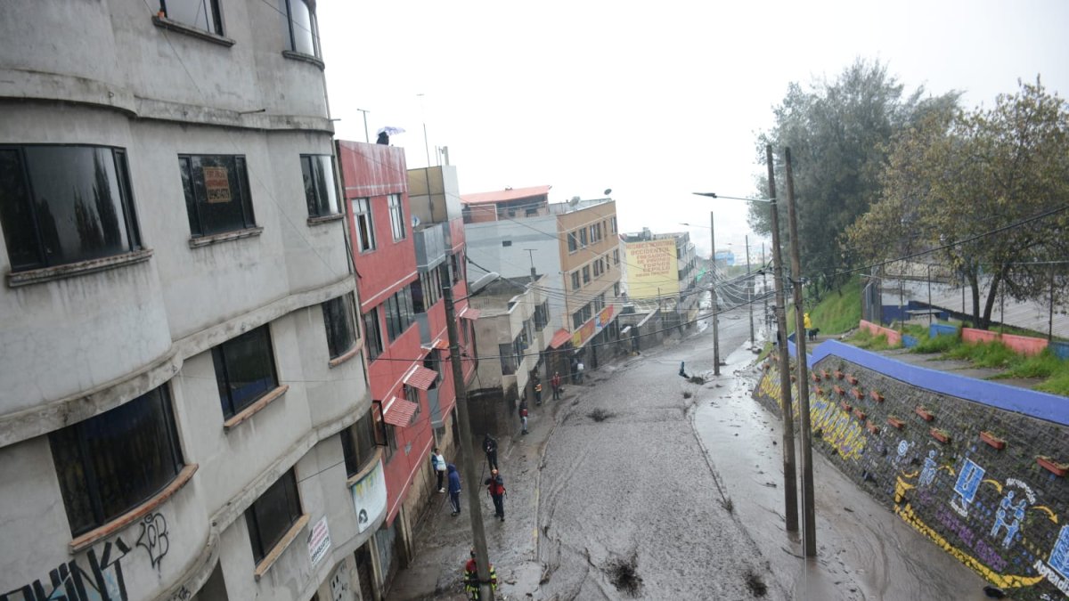 El aluvión de este 2 de abril ya deja un muerto registrado por la Policía.