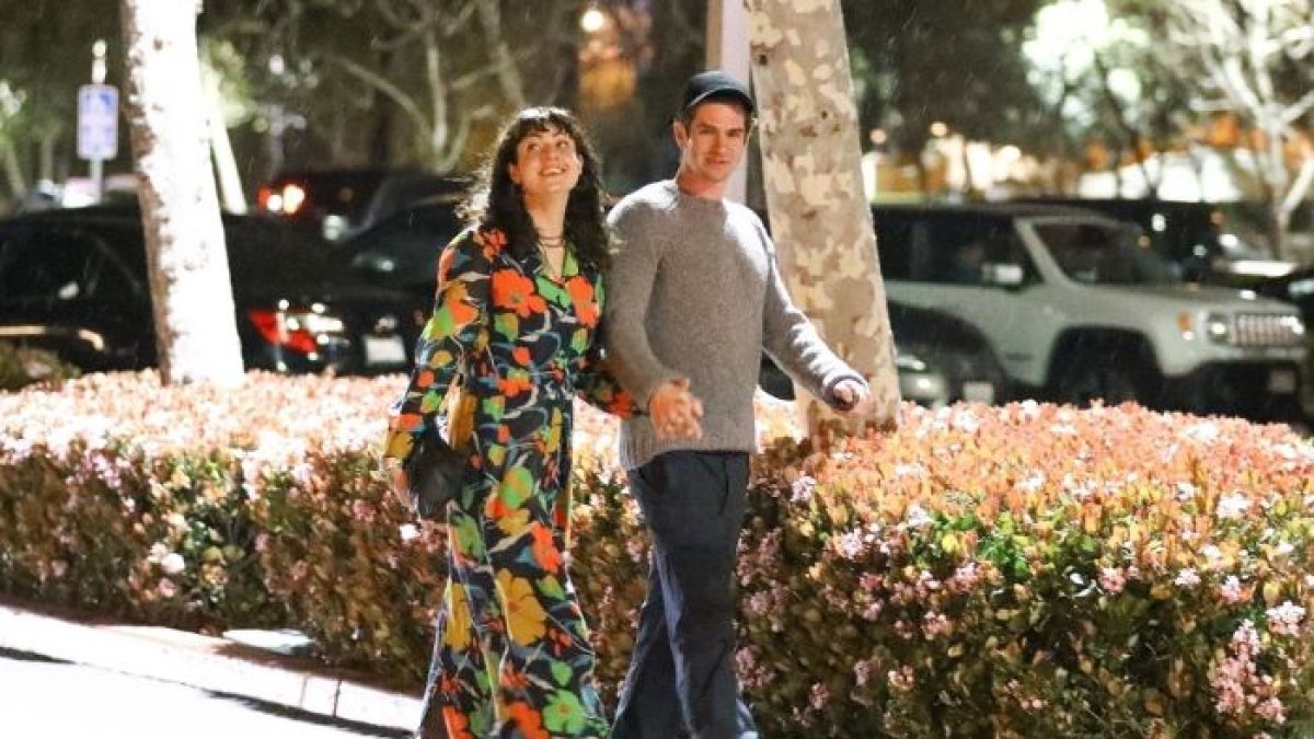 Andrew Garfield y Kate Tomas juntos en Malibú.