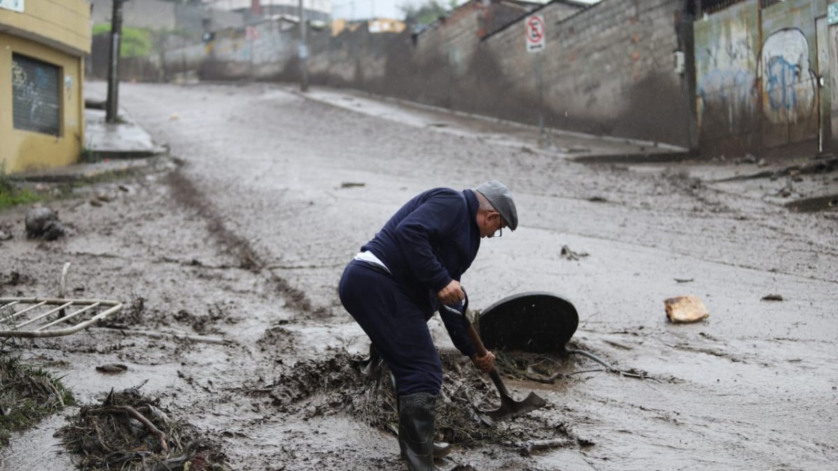 Se ha solicitado a la ciudadanía que guarde los vehículos, cierre negocios y se mantengan en las casas.