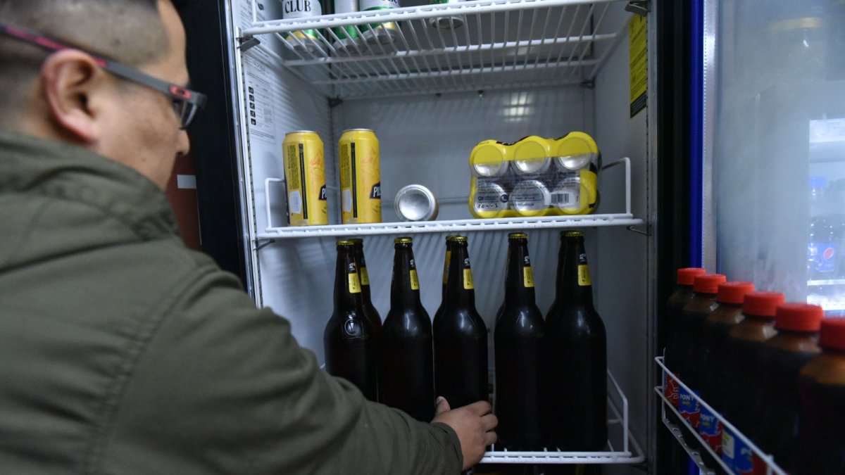 Productores de cerveza anunciaron que mantendrán los precios hasta la Copa América 2024.