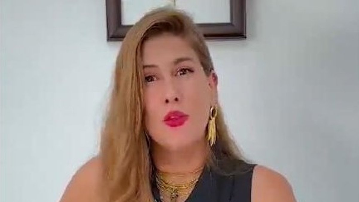 Defensa. La presidenta del Parlamento Andino en el último de los videos que publicó para desvincularse de Mayra Salazar.