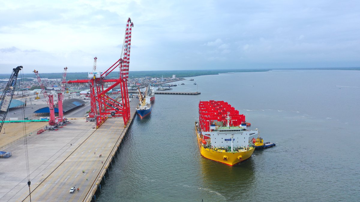 Labor.- Las actividades de comercio exterior en Puerto Bolívar, en Ecuador.