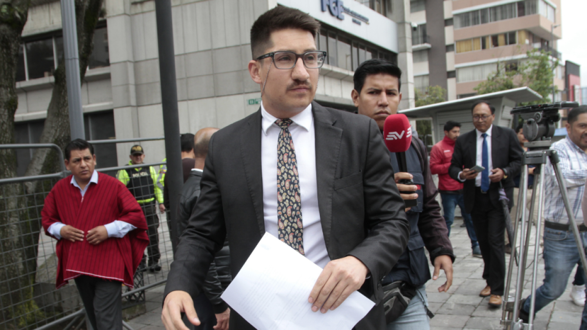 Geovan Crespo, abogado de Ronny Aleaga, aseguró que se realizaron pruebas periciales a las supuestas conversaciones entre el exasambleísta y la fiscal, Diana Salazar.