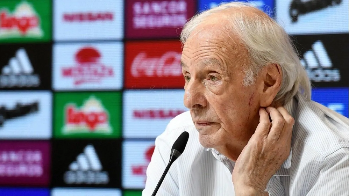 El exentrenador de la selección de Argentina, César Luis Menotti se recupera de manera satisfactoria