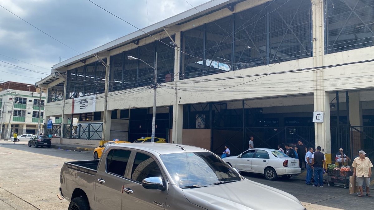 Venta. La mayoría de mercados vende legumbres, frutos y carnes, aunque otros apuestan por artesanías.