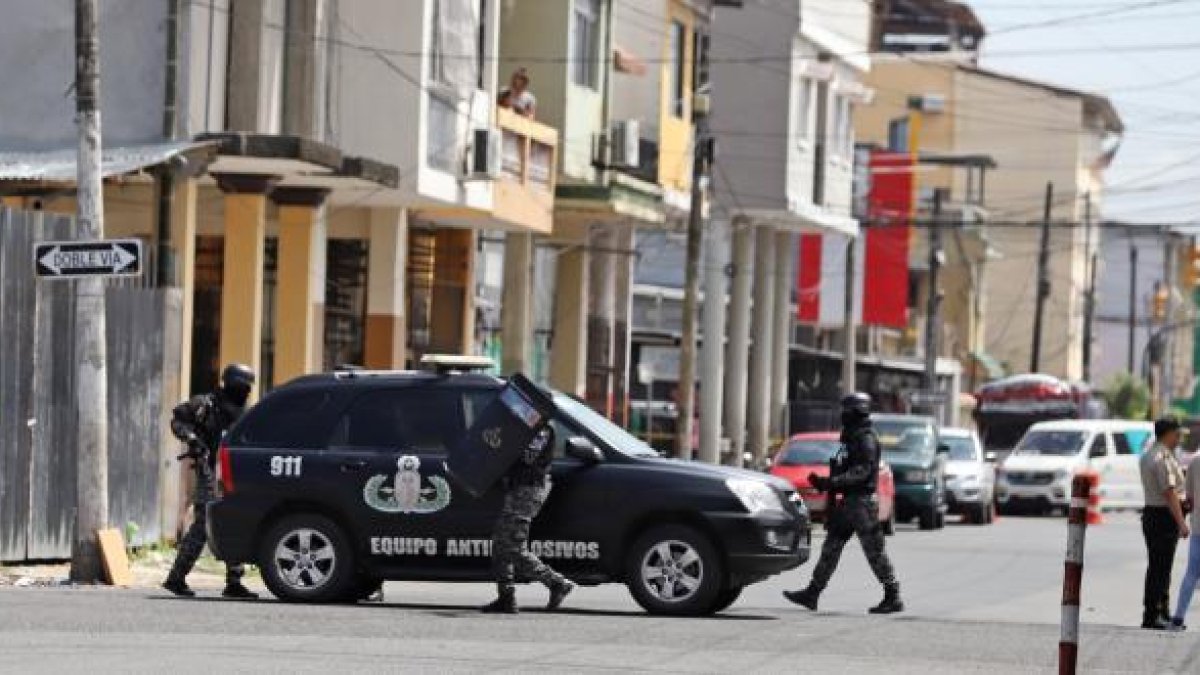 En las calles Medardo Ángel Silva y Lizardo García, aledaña a la Ayacucho, dos cargas explosivas fueron colocadas dentro de un sobre manila en el 2023