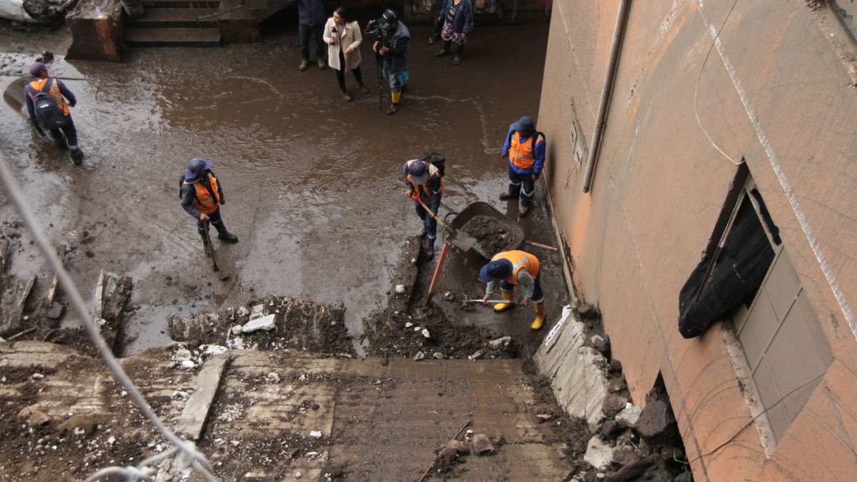 Personal del Municipio está encargado de las labores de limpieza de la zona afectada por el aluvión
