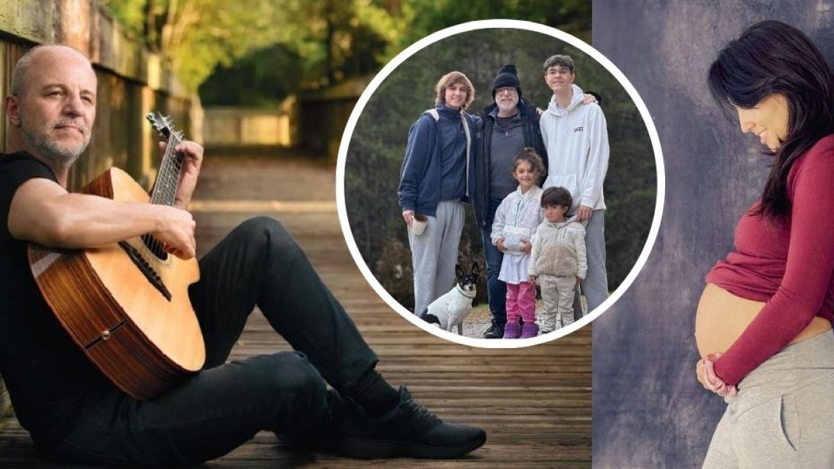 El músico se encuentra a la espera de una niña.