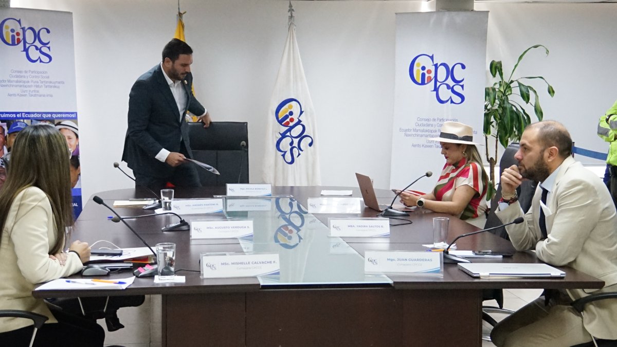 Tras la destitución de Nicole Bonifaz, Andrés Fantoni pasa a ocupar el sillón de la cabecera en la accidentada sesión del pasado miércoles.