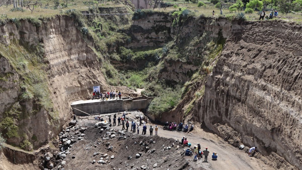 Durante el reinicio de servicio del canal de riego Latacunga-Salcedo-Ambato estuvieron presentes usuarios de esta junta de aguas