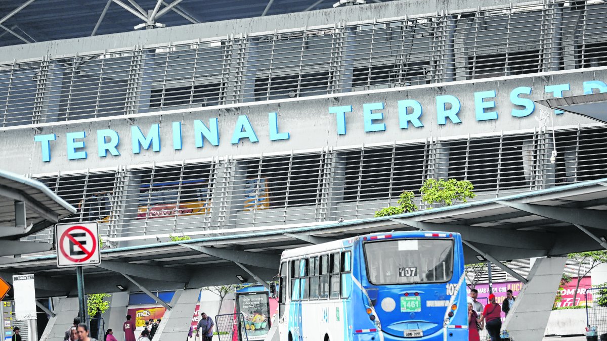 La terminal terrestre a diario recibe miles de visitantes