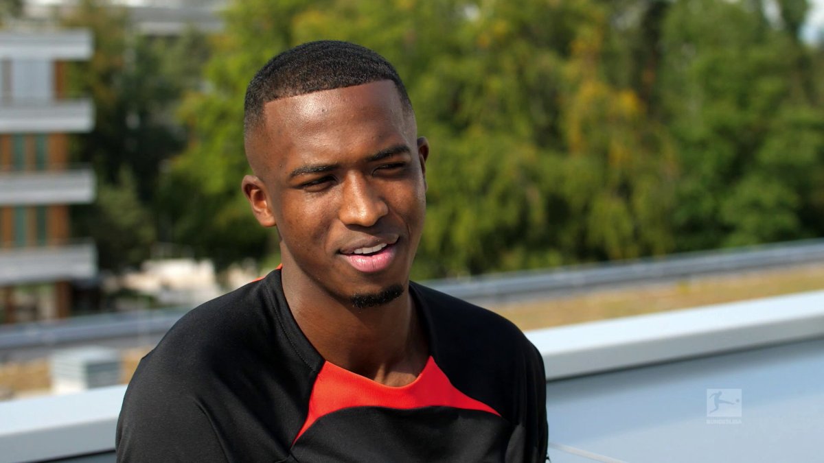 Pacho destaca en la zaga con su club. También es frecuente convocado a la selección de Ecuador.