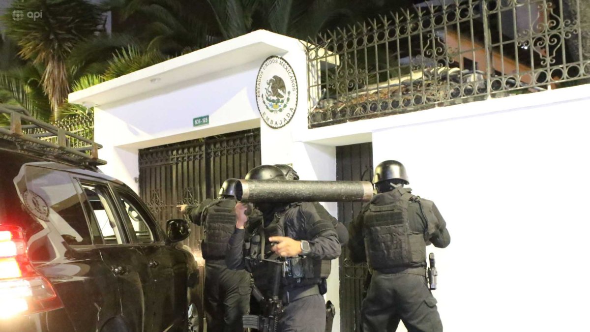 Ecuador irrumpió en la embajada de México en Quito para detener a Jorge Glas.