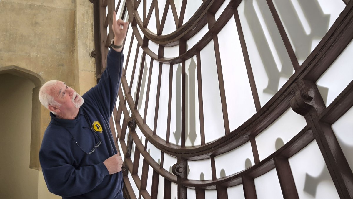 Oficial. “Estamos muy orgullosos de lo que hemos logrado”, resalta Ian Westworth, el relojero del Gran Reloj en la sala de máquinas.