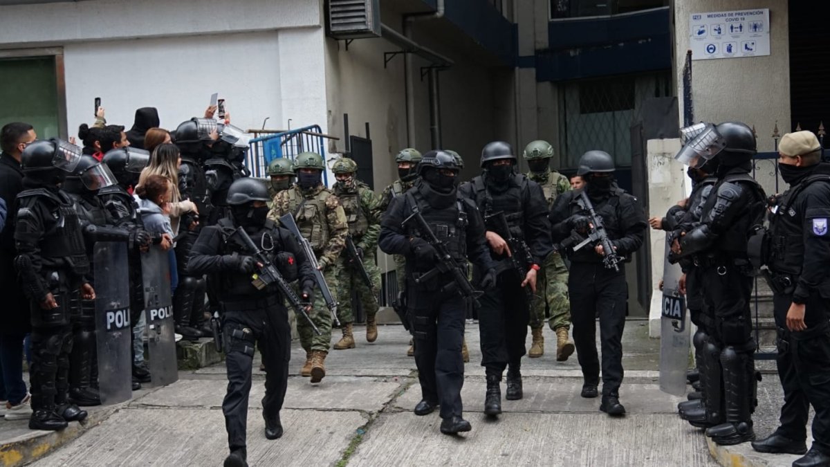 Unidad de Flagrancia tras la salida de Jorge Glas, luego de ser sacado de la Embajada de México en Ecuador.