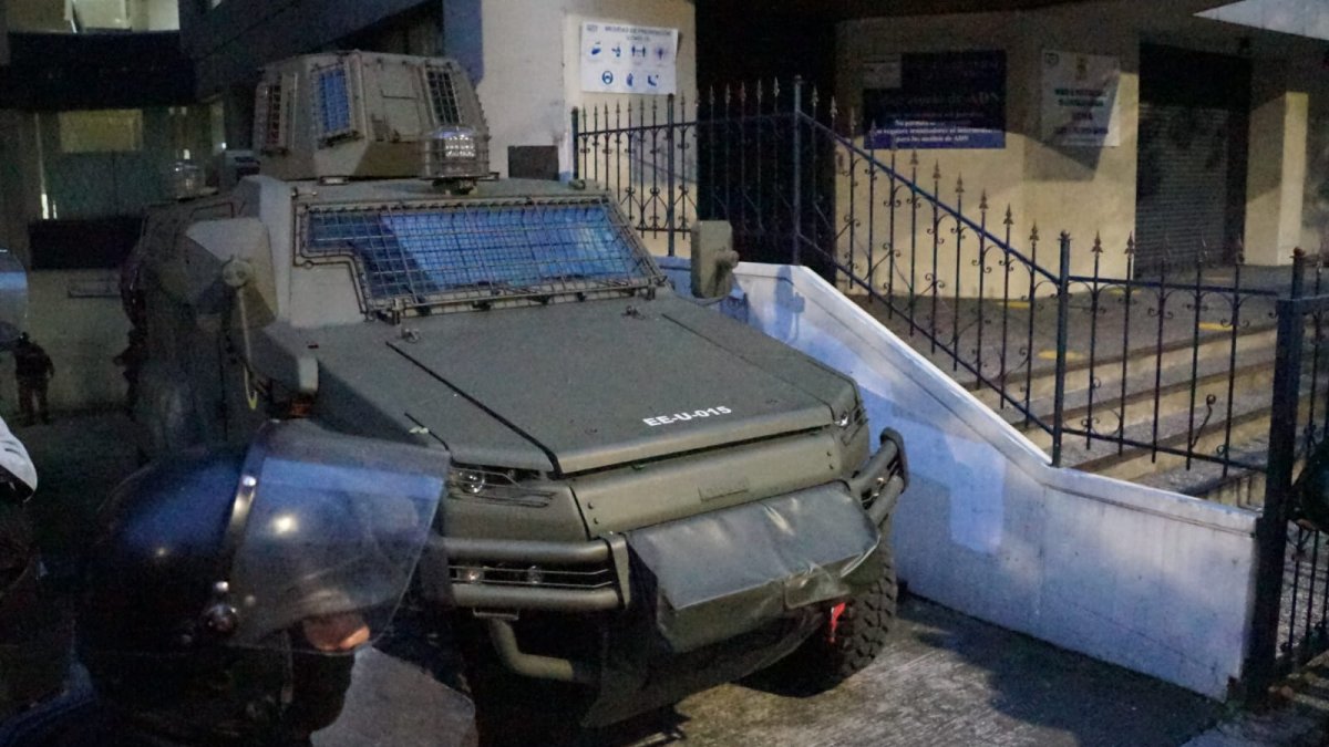 La irrupción en la Embajada de México en Quito por parte de policías y militares ecuatorianos ha generado una ola de reacciones en la región.